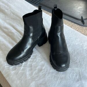 ASOS DESIGN Wide Fit Robbie chunky chelsea boots in black